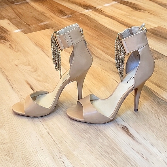 bebe Lorina High Heel Chain Pump Natural Size 9 - Picture 3 of 6
